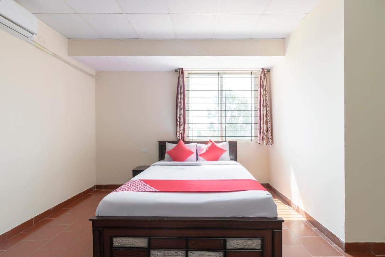 Oyo 49073 Whitefield Comforts Hotel Bengaluru Kültér fotó