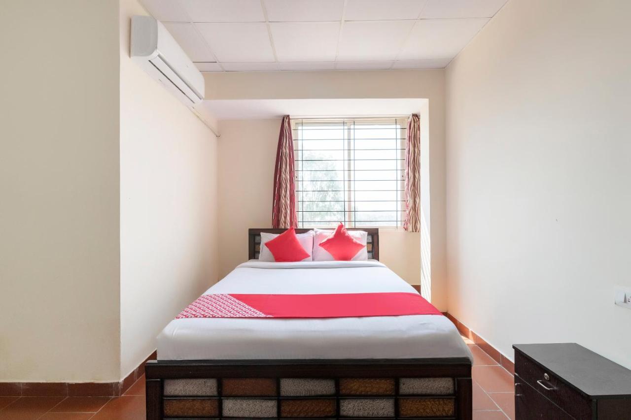 Oyo 49073 Whitefield Comforts Hotel Bengaluru Kültér fotó
