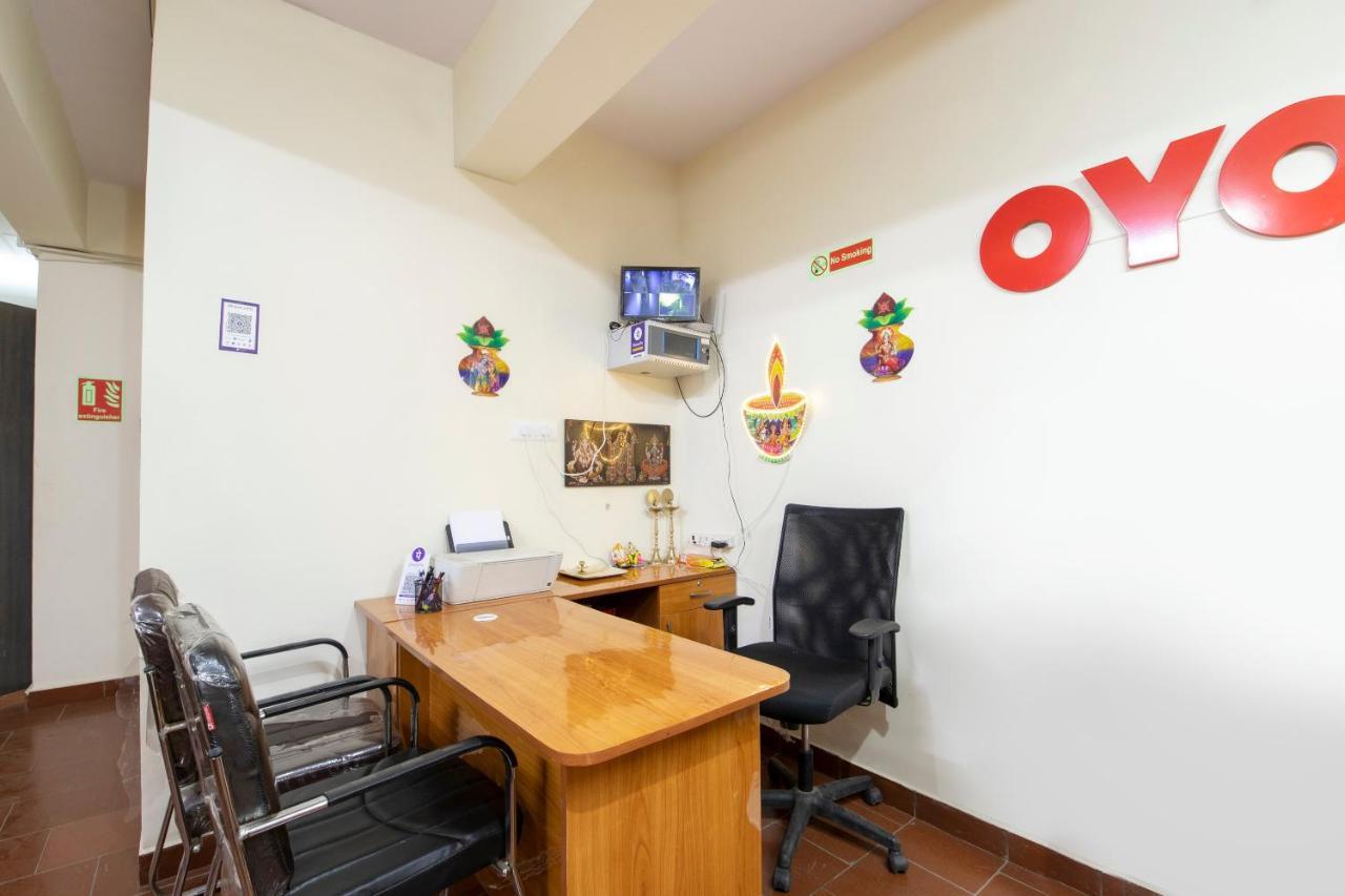 Oyo 49073 Whitefield Comforts Hotel Bengaluru Kültér fotó